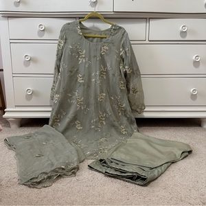 Pakistani 3 pcs embroidered chiffon suit